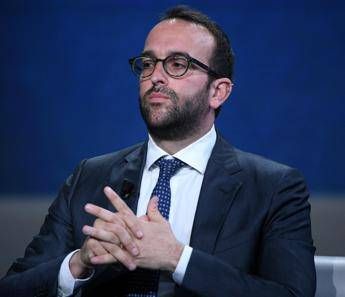 Il direttore de 'Il Foglio' racconta in un'intervista all'Ia l'esperienza del 'Foglio Ai'