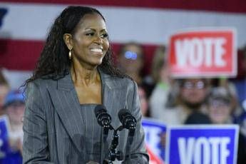 Michelle Obama, momento difficile: &quot;Sono in terapia, sto attraversando una transizione&quot;