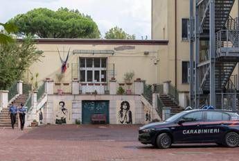 Prof accoltellata, indagini sul video dell’aggressione e su chi era in videochiamata Prof accoltellata, indagini sul video dell’aggressione e su chi era in videochiamata