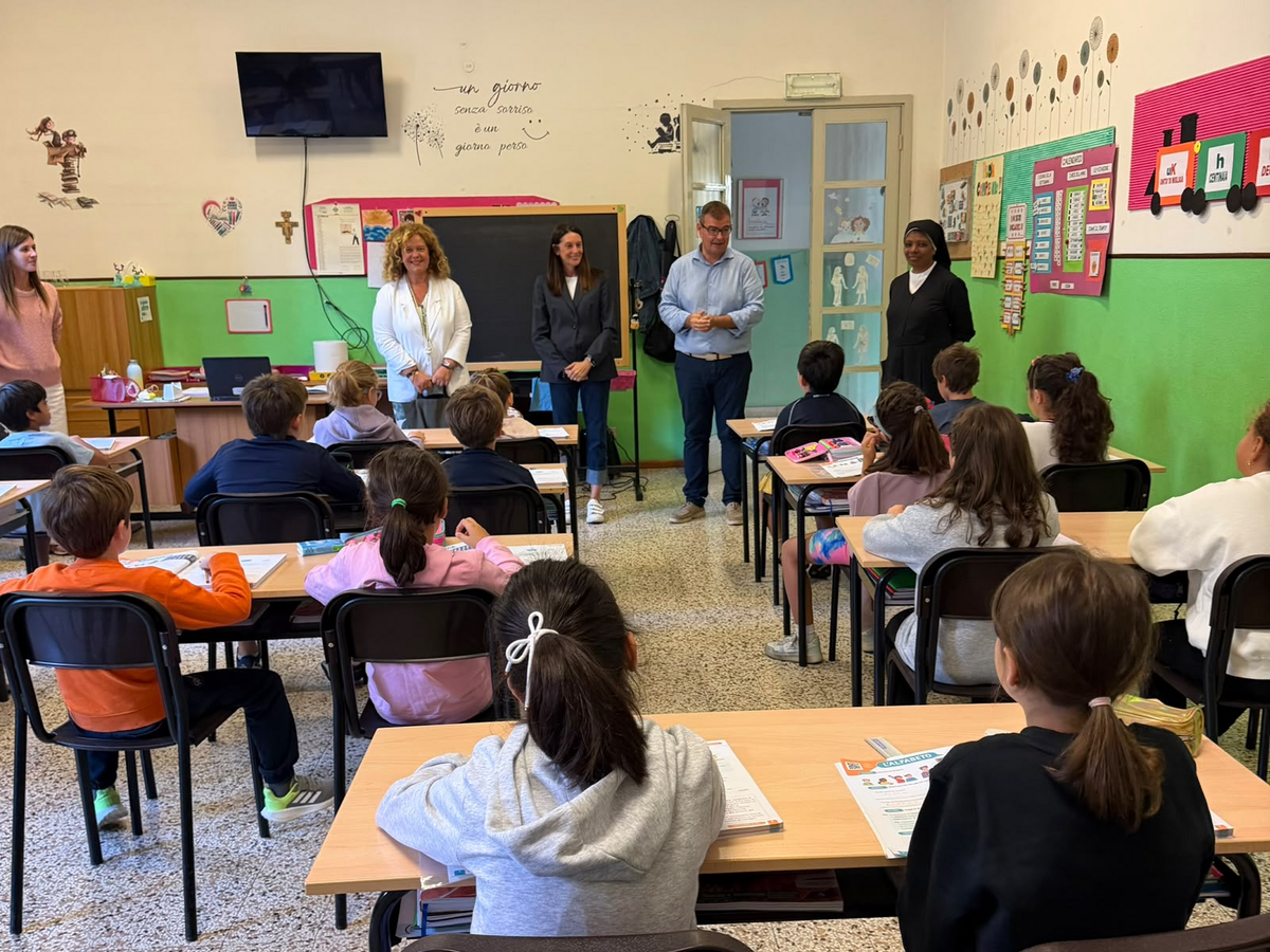 L'assessore regionale Cameroni visita il Comprensivo Calvino di Galliate e il Sacro Cuore di Novara