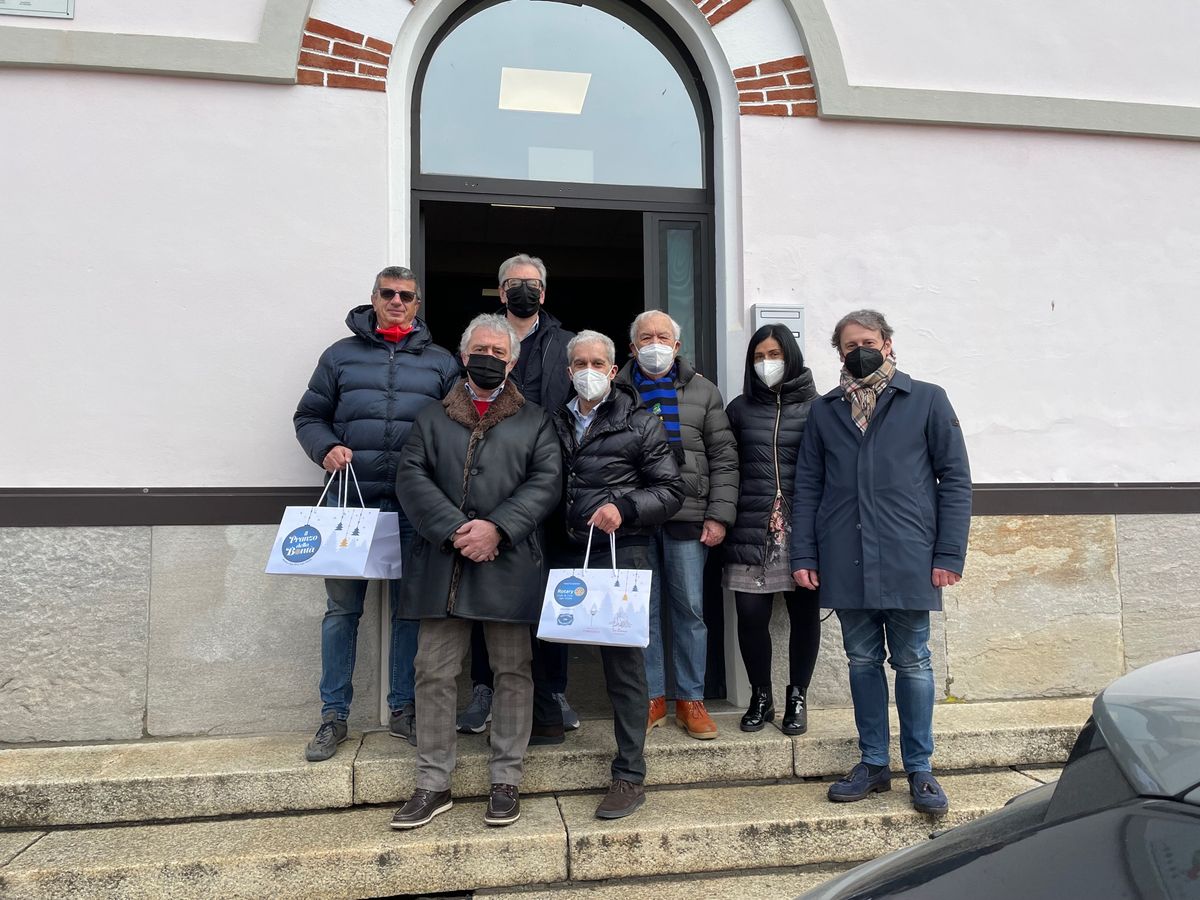 Continua l’impegno di solidarietà al territorio del Rotary club di Orta San Giulio con la consegna di 100 pasti della bontà Continua l’impegno di solidarietà al territorio del Rotary club di Orta San Giulio con la consegna di 100 pasti della bontà