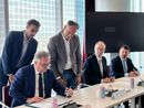 La firma sull'accordo La firma sull'accordo