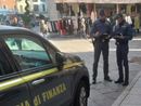 Cronaca nord-ovest. Bigiotteria e addobbi natalizi irregolari: 1.600 articoli sequestrati dalla Guardia di Finanza Cronaca nord-ovest. Bigiotteria e addobbi natalizi irregolari: 1.600 articoli sequestrati dalla Guardia di Finanza