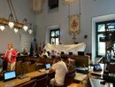 Consiglio Comunale di Novara, il PD espone un lenzuolo bianco per Gaza