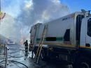 Novara, incendio in via Fauser: camion dei rifiuti in fiamme, intervengono i Vigili del Fuoco Novara, incendio in via Fauser: camion dei rifiuti in fiamme, intervengono i Vigili del Fuoco