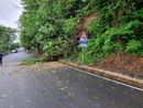 Traffico interrotto sulla SP 87 a Orta San Giulio a causa di una frana