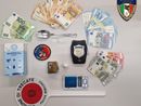 Polizia locale sequestra droga e denaro: denunciato trentaquattrenne a Trecate