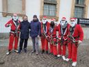 Spettacolo natalizio a Novara: Babbo Natale acrobatico arriva dal cielo Spettacolo natalizio a Novara: Babbo Natale acrobatico arriva dal cielo