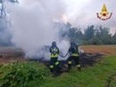 Incendio di un'autovettura a Borgo Ticino, nessun ferito