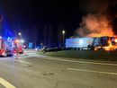 Incidente a Vicolungo: un camion si schianta sulla rotonda e prende fuoco Incidente a Vicolungo: un camion si schianta sulla rotonda e prende fuoco