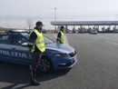 Automobilista sorpreso a 255 km/h sulla A26, multa salata e patente ritirata