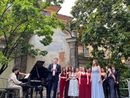 Successo per &quot;Si parla, si canta&quot; nel giardino di Palazzo Natta