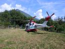 Scivola in un canalone mentre cerca funghi: paura per una 76enne