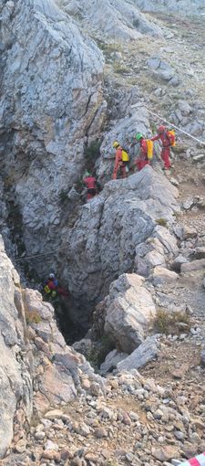 Speleologo Usa bloccato a mille metri sotto terra in Turchia: per salvarlo anche 7 soccorritori piemontesi   FOTO E VIDEO