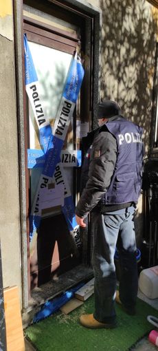 Orrore e degrado in due ‘alloggi’ a pochi passi dal centro di Novara