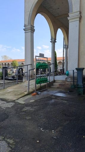 Nuovo servizio nei cimiteri della città: 90 annaffiatoi per i visitatori