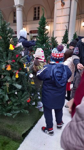 L’amministrazione trecatese ringrazia i bambini per le docrazioni natalizie