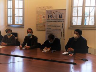 Direttore Generale Asl Novara Angelo Penna, Patrizia Spina Dirigente Politiche Sociali Comune di Novara, Daniele Giaime Presidente Centro Servizi per il Territorio Novara VCO, Gianfranco Bianchi Presidente AVO Novara, Maria Grazia Bresich Referente Servizio Sociale Professionale Aziendale Asl Novara, Marina Mainelli operatore Comune di Novara