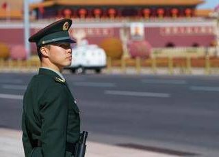 Le mire della Cina su Okinawa, aereo militare punta radar contro jet del Giappone