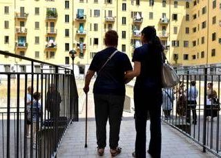 Lavoro domestico, economia invisibile: 1,6 mln di persone occupate, 50% irregolari Lavoro domestico, economia invisibile: 1,6 mln di persone occupate, 50% irregolari