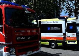 Frontale tra auto e bus con a bordo studenti, incidente a Maniago (Pordenone): un morto