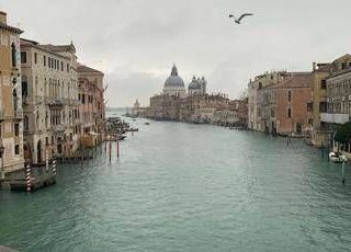 Casa, una famiglia media con proprio reddito annuale potrebbe acquistare 18 metri quadrati