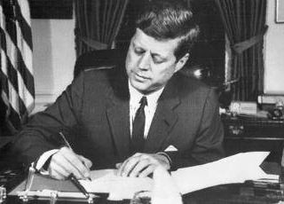 Trump: &quot;80mila documenti sull'omicidio di JFK saranno pubblicati&quot;