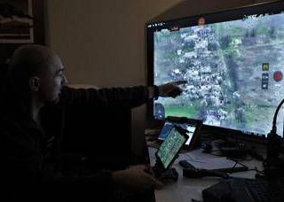 Ucraina, raid con droni su Mosca. Dal Kursk accuse a Kiev: "3 morti in attacchi" Ucraina, raid con droni su Mosca. Dal Kursk accuse a Kiev: "3 morti in attacchi"