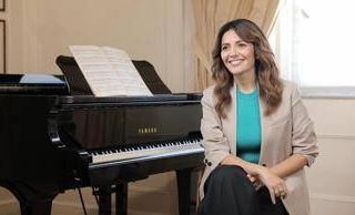 Serena Rossi debutta a teatro con l'omaggio alla sua città: &quot;Con SereNata a Napoli realizzo un sogno&quot;