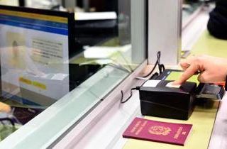 Poste Italiane amplia la diffusione del servizio di richiesta e rinnovo del passaporto negli uffici postali