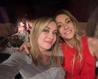 Giorgia e Arianna Meloni: &quot;Chat delle mamme fondamentali&quot;