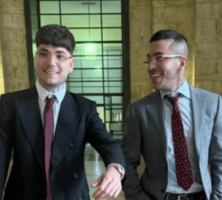 Shiva, revocati gli arresti domiciliari: il rapper festeggia in tribunale (con Sfera Ebbasta)