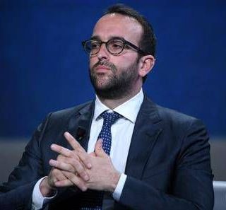 Il direttore de 'Il Foglio' racconta in un'intervista all'Ia l'esperienza del 'Foglio Ai'