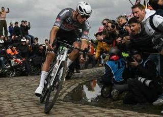 Parigi-Roubaix, Van der Poel trionfa in solitaria