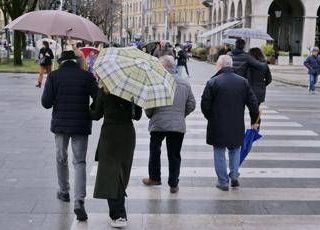Maltempo sull'Italia, in arrivo venti forti e temporali al Centro: allerta gialla in 4 regioni