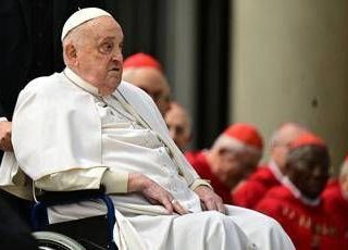 Papa Francesco, una convalescenza piena di sorprese: tanti i blitz di Bergoglio