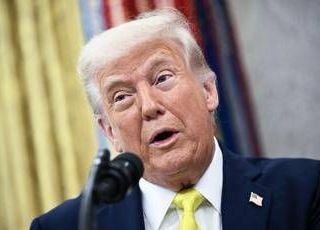 Trump: "Houthi annunciano stop combattimenti, Usa fermeranno i raid" Trump: "Houthi annunciano stop combattimenti, Usa fermeranno i raid"