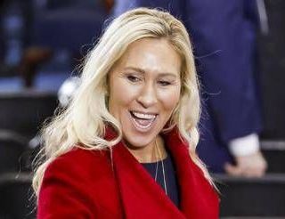 &quot;Male sconfitto da mano di Dio&quot;, il post della deputata Usa Greene: nel mirino Papa Francesco?