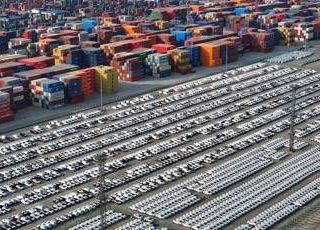 Trump allenta su dazi a Cina, cambio di passo dopo pressioni Wall Street e grande distribuzione