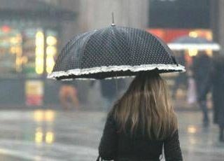 Maltempo e temporali a raffica sull'Italia, tre vortici in azione: le previsioni meteo