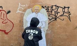 Papa, lo street artist TvBoy omaggia Bergoglio con 'San Francesco'