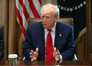 Male l'economia Usa: Trump incolpa Biden, 'scagiona' i dazi e promette il boom