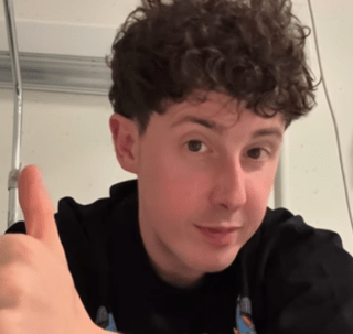 Shade, dimesso dall'ospedale: "Polmoni quasi guariti, ma non è finita qui" Shade, dimesso dall'ospedale: "Polmoni quasi guariti, ma non è finita qui"