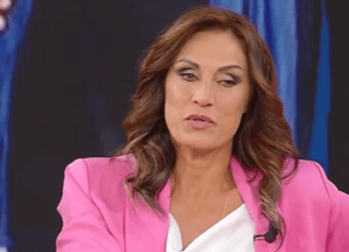 Annalisa Minetti annuncia la separazione dal marito: "Sono stata insultata". Il commento della Balivo Annalisa Minetti annuncia la separazione dal marito: "Sono stata insultata". Il commento della Balivo