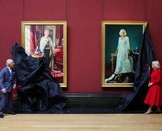 Carlo e Camilla, svelati i ritratti ufficiali dell'incoronazione Carlo e Camilla, svelati i ritratti ufficiali dell'incoronazione