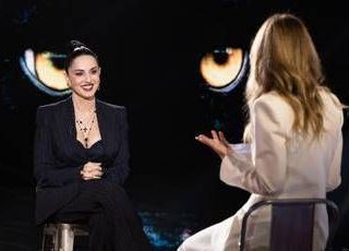 Paola Iezzi a Belve: "Mi sento un gay nel corpo di una donna, ho un debole per quelle intelligenti" Paola Iezzi a Belve: "Mi sento un gay nel corpo di una donna, ho un debole per quelle intelligenti"