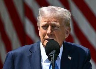 Trump: "Houti annunciano stop combattimenti, Usa fermeranno i raid" Trump: "Houti annunciano stop combattimenti, Usa fermeranno i raid"