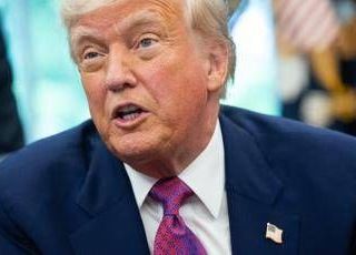 Dazi, furia di Trump sulle Barbie mentre 'grazia' le auto extra lusso Dazi, furia di Trump sulle Barbie mentre 'grazia' le auto extra lusso