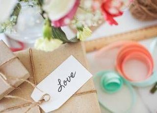 Festa della mamma 2025, non solo fiori: cosa regalarle domenica 11 maggio Festa della mamma 2025, non solo fiori: cosa regalarle domenica 11 maggio