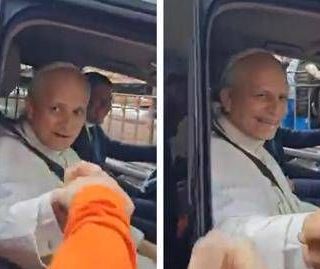 Papa Leone XIV, il saluto al tifoso: "Forza Roma" - Video Papa Leone XIV, il saluto al tifoso: "Forza Roma" - Video